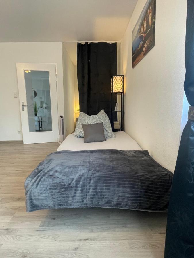 Perfekte 1,5 Wohnung Zentral In Leonberg Gegenueber Einkaufzentrum Extérieur photo